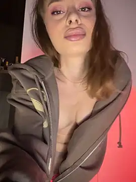 Snapshot of BabyBee_ chatting on October 2025 12:31:01 PM BabyBee online show from October 2025 12:31:01 PM