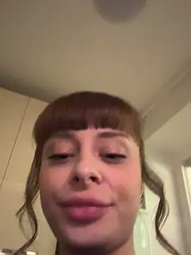 Snapshot of BabyBee_ chatting on December 2025 10:49:01 PM BabyBee online show from December 2025 10:49:01 PM