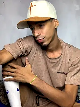 Snapshot of Alexx_1214 chatting on September 2025 02:44:02 AM Alexx 1214 online show from September 2025 02:44:02 AM