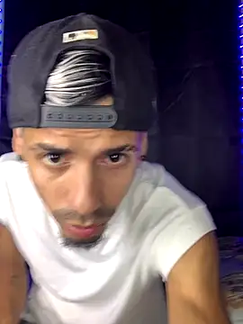 Snapshot of Alexx_1214 chatting on October 2025 02:20:01 AM Alexx 1214 online show from October 2025 02:20:01 AM