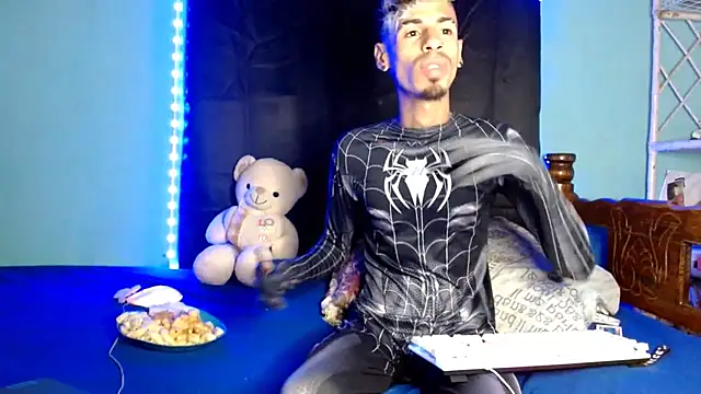 Snapshot of Alexx_1214 chatting on November 2025 11:59:02 PM Alexx 1214 online show from November 2025 11:59:02 PM