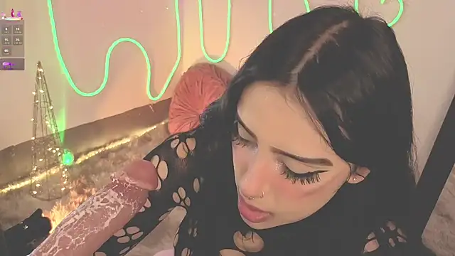 ashlynnlowe  online show from December 2025 07:32:01 PM