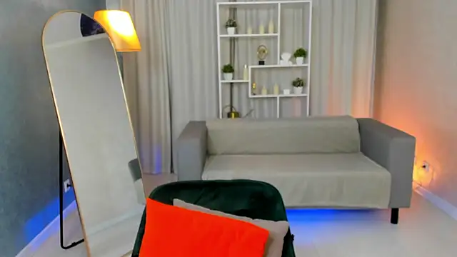 Snapshot of Nina_Devillle chatting on October 2025 03:31:01 PM Nina Devillle online show from October 2025 03:31:01 PM