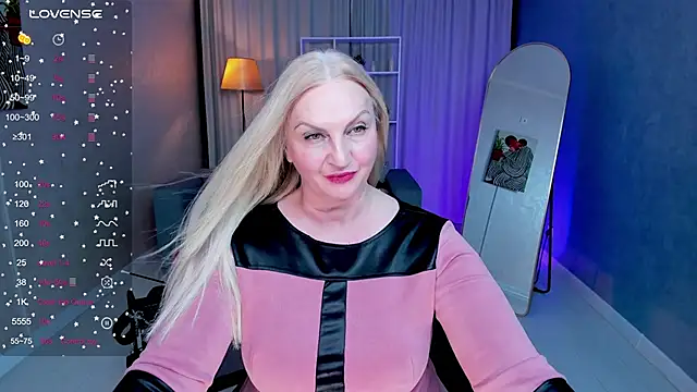 Nina Devillle online show from November 2025 04:07:02 PM