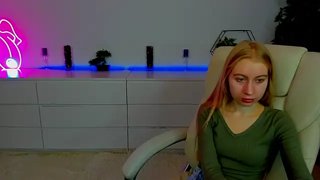 Alina Blonde online show from October 2025 05:40:01 AM