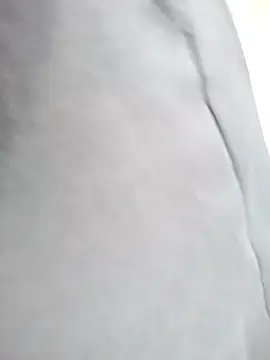 Lauraa-a online show from October 2025 11:27:02 PM