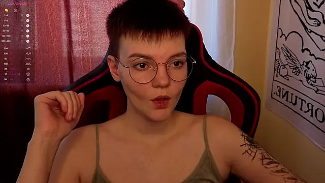 Snapshot of KrisNeal chatting on October 2025 09:27:01 AM KrisNeal online show from October 2025 09:27:01 AM