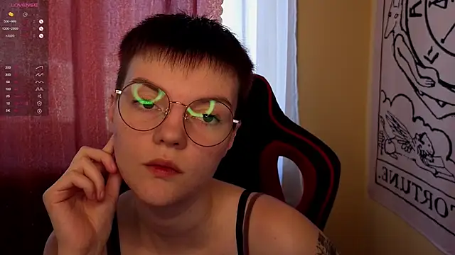 Snapshot of KrisNeal chatting on October 2025 09:50:02 AM KrisNeal online show from October 2025 09:50:02 AM