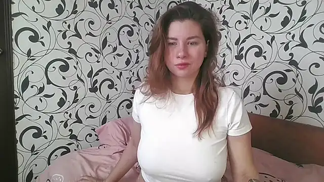 YourEmilie online show from November 2025 08:46:02 AM