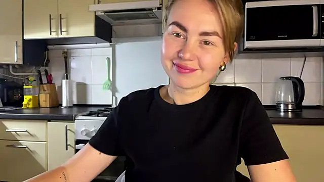 Snapshot of MartaLuna_ chatting on July 2026 06:34:02 PM MartaLuna online show from July 2026 06:34:02 PM