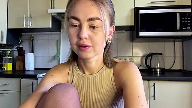 Snapshot of MartaLuna_ chatting on July 2026 12:01:01 PM MartaLuna online show from July 2026 12:01:01 PM