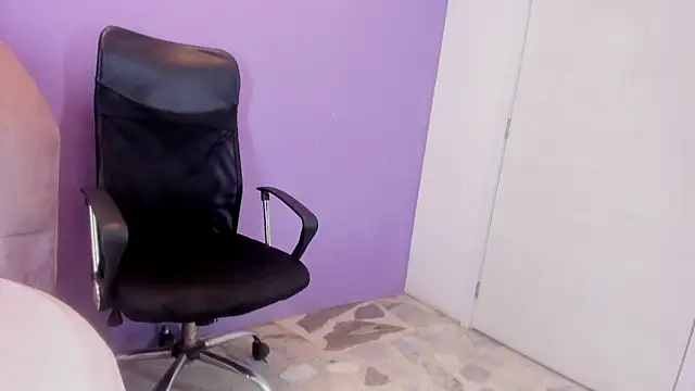 Snapshot of miajhonsonx chatting on November 2025 03:30:02 PM miajhonsonx online show from November 2025 03:30:02 PM