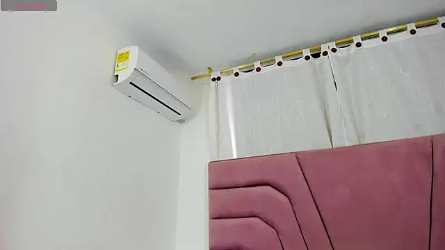 Snapshot of miajhonsonx chatting on December 2025 02:12:02 PM miajhonsonx online show from December 2025 02:12:02 PM