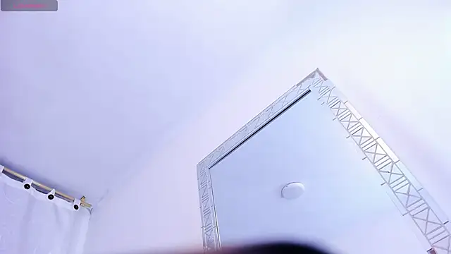 miajhonsonx online show from April 2026 07:58:02 PM