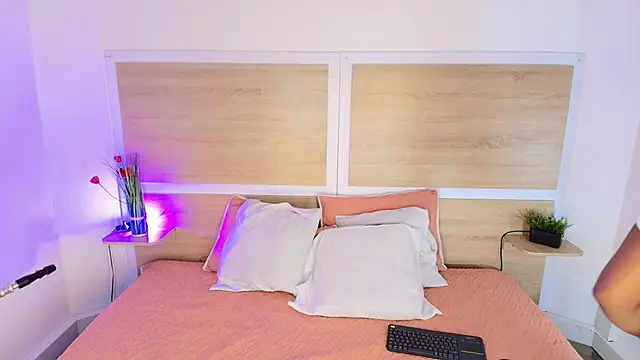 Snapshot of ValeryCortezm chatting on September 2025 11:48:01 AM ValeryCortezm online show from September 2025 11:48:01 AM