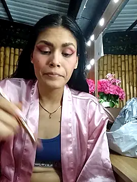 Snapshot of Isa_Rouse__ chatting on November 2025 02:01:01 AM Isa Rouse online show from November 2025 02:01:01 AM