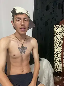 Snapshot of NaytonFreeman chatting on September 2025 12:10:01 AM NaytonFreeman online show from September 2025 12:10:01 AM