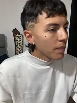 Snapshot of NaytonFreeman chatting on September 2025 01:07:02 AM NaytonFreeman online show from September 2025 01:07:02 AM