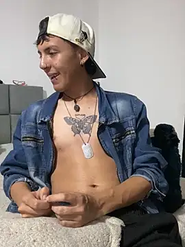 Snapshot of NaytonFreeman chatting on October 2025 12:29:05 AM NaytonFreeman online show from October 2025 12:29:05 AM