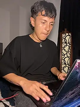 Snapshot of NaytonFreeman chatting on October 2025 12:19:01 AM NaytonFreeman online show from October 2025 12:19:01 AM