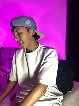 Snapshot of NaytonFreeman chatting on October 2025 11:38:01 PM NaytonFreeman online show from October 2025 11:38:01 PM