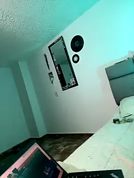 Snapshot of NaytonFreeman chatting on October 2025 11:45:02 PM NaytonFreeman online show from October 2025 11:45:02 PM