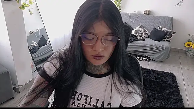 Unatatuada online show from September 2025 08:12:02 PM