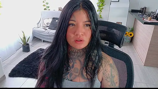 Unatatuada online show from October 2025 01:07:01 PM