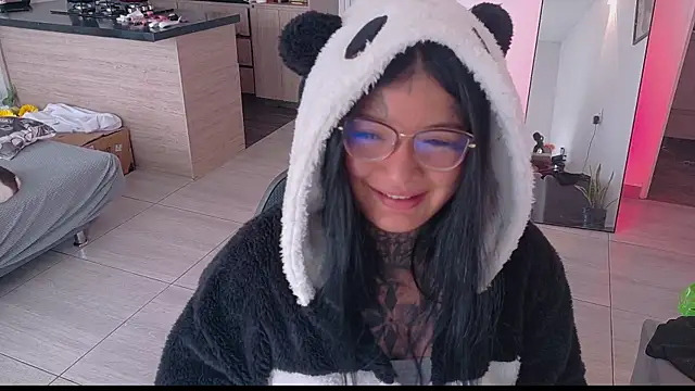 Unatatuada online show from October 2025 05:11:02 PM