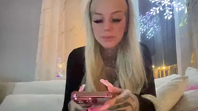 Snapshot of paulinaalatalo chatting on December 2025 08:27:02 PM paulinaalatalo online show from December 2025 08:27:02 PM