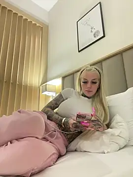 Snapshot of paulinaalatalo chatting on February 2026 05:22:02 PM paulinaalatalo online show from February 2026 05:22:02 PM