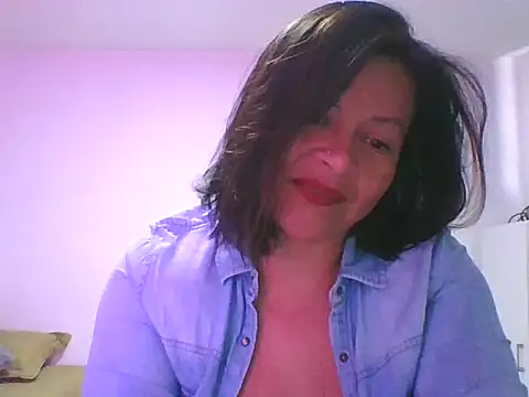 Snapshot of adri89-g chatting on October 2025 03:18:02 PM adri89-g online show from October 2025 03:18:02 PM