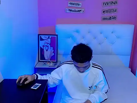 EL VENEZOLANO 22CM online show from September 2025 06:48:02 AM