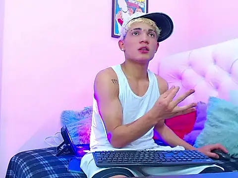 EL VENEZOLANO 22CM online show from November 2025 04:55:01 AM