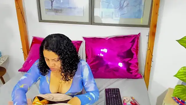 Snapshot of ElianaCollins chatting on November 2025 02:17:02 AM ElianaCollins online show from November 2025 02:17:02 AM