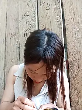 bonnie-00 online show from April 2026 02:44:02 AM