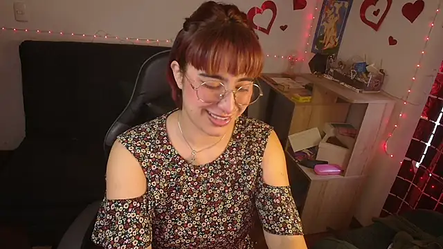 Snapshot of Miacatsito3 chatting on May 2026 10:29:02 PM Miacatsito3 online show from May 2026 10:29:02 PM