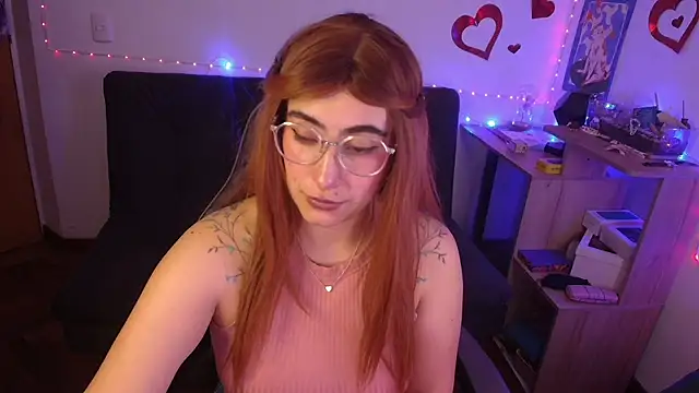 Snapshot of Miacatsito3 chatting on June 2026 03:23:02 AM Miacatsito3 online show from June 2026 03:23:02 AM