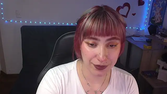 Snapshot of Miacatsito3 chatting on July 2026 03:04:01 AM Miacatsito3 online show from July 2026 03:04:01 AM