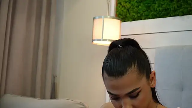 Snapshot of MyaMuse chatting on November 2025 10:04:02 AM MyaMuse online show from November 2025 10:04:02 AM