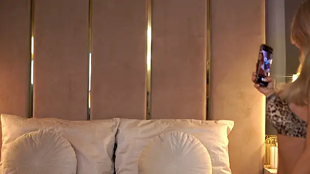 CamilaStarr online show from December 2025 09:24:02 PM