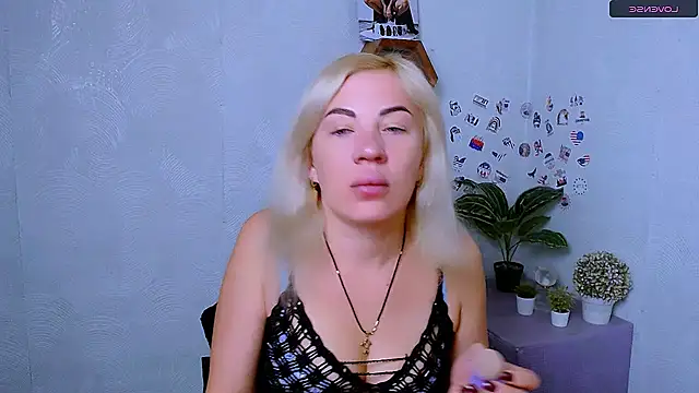 Snapshot of EmmaCat_ chatting on October 2025 04:13:02 AM EmmaCat online show from October 2025 04:13:02 AM