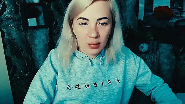 Snapshot of EmmaCat_ chatting on October 2025 06:28:01 AM EmmaCat online show from October 2025 06:28:01 AM