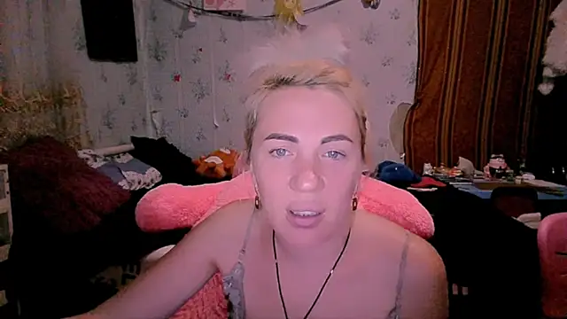 Snapshot of EmmaCat_ chatting on October 2025 05:58:02 PM EmmaCat online show from October 2025 05:58:02 PM