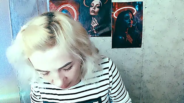 Snapshot of EmmaCat_ chatting on November 2025 07:32:01 AM EmmaCat online show from November 2025 07:32:01 AM