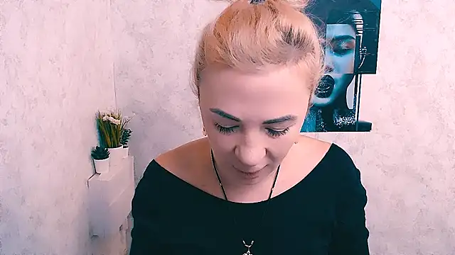 Snapshot of EmmaCat_ chatting on December 2025 06:55:02 AM EmmaCat online show from December 2025 06:55:02 AM