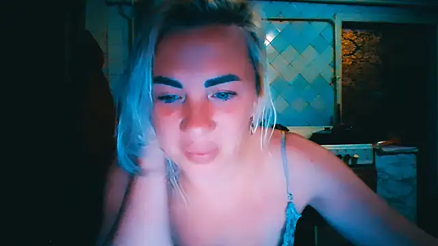 Snapshot of EmmaCat_ chatting on June 2026 06:45:02 PM EmmaCat online show from June 2026 06:45:02 PM