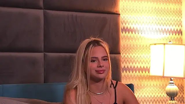 Snapshot of YssabelFox chatting on October 2025 03:25:02 AM YssabelFox online show from October 2025 03:25:02 AM