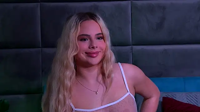 Snapshot of YssabelFox chatting on November 2025 03:55:02 PM YssabelFox online show from November 2025 03:55:02 PM