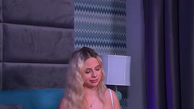 Snapshot of YssabelFox chatting on November 2025 05:50:02 PM YssabelFox online show from November 2025 05:50:02 PM